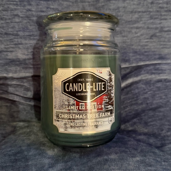Candle-lite 18 oz. candle “Christmas Tree Farm” NEW/UNUSED Burn time 70-110 hrs - Picture 6 of 8